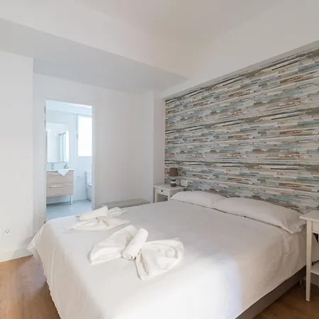 Loft - Side Sea Views - Aircon & Wifi Apartment