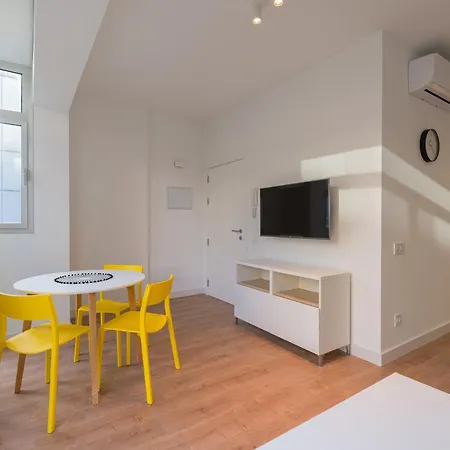 Apartment Loft - Side Sea Views - Aircon & Wifi *
